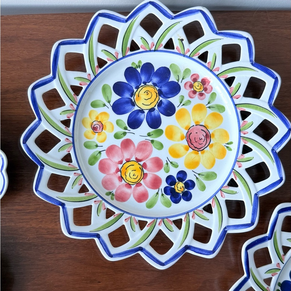 Set of ceramic plates